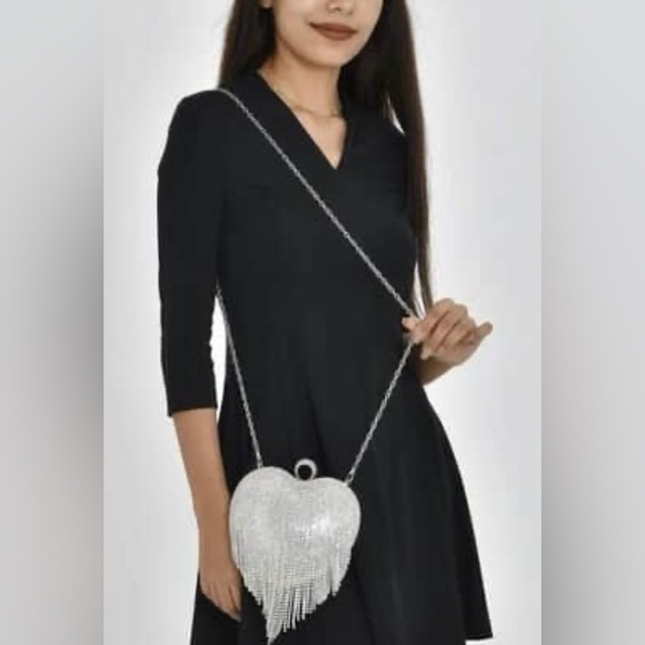 Heart Shape Austrian Crystal Clutch With Removable Shoulder Strap(Blk or silver) - Picture 16 of 16